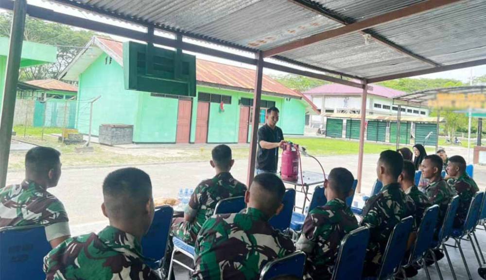 Sosialisasi Penanganan Kebocoran Gas Rumah Tangga bagi Prajurit dan Persit KCK Yonif TP 815/WGT